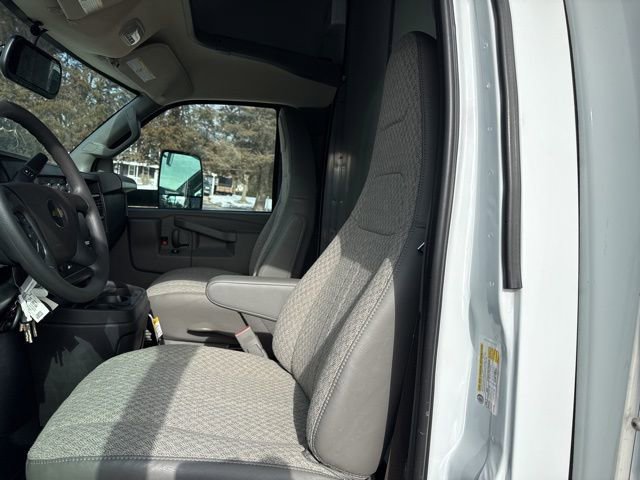 New 2025 Summit White Chevrolet 2WT image 15