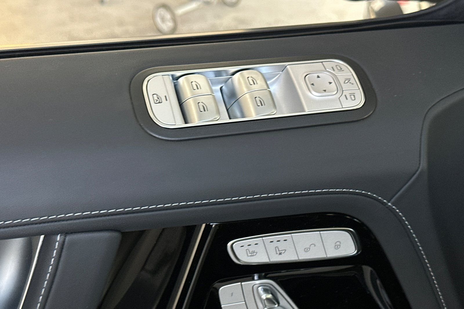 New 2026 MANUFAKTUR Moonlight White Metallic Mercedes-Benz G 63 AMG® image 25