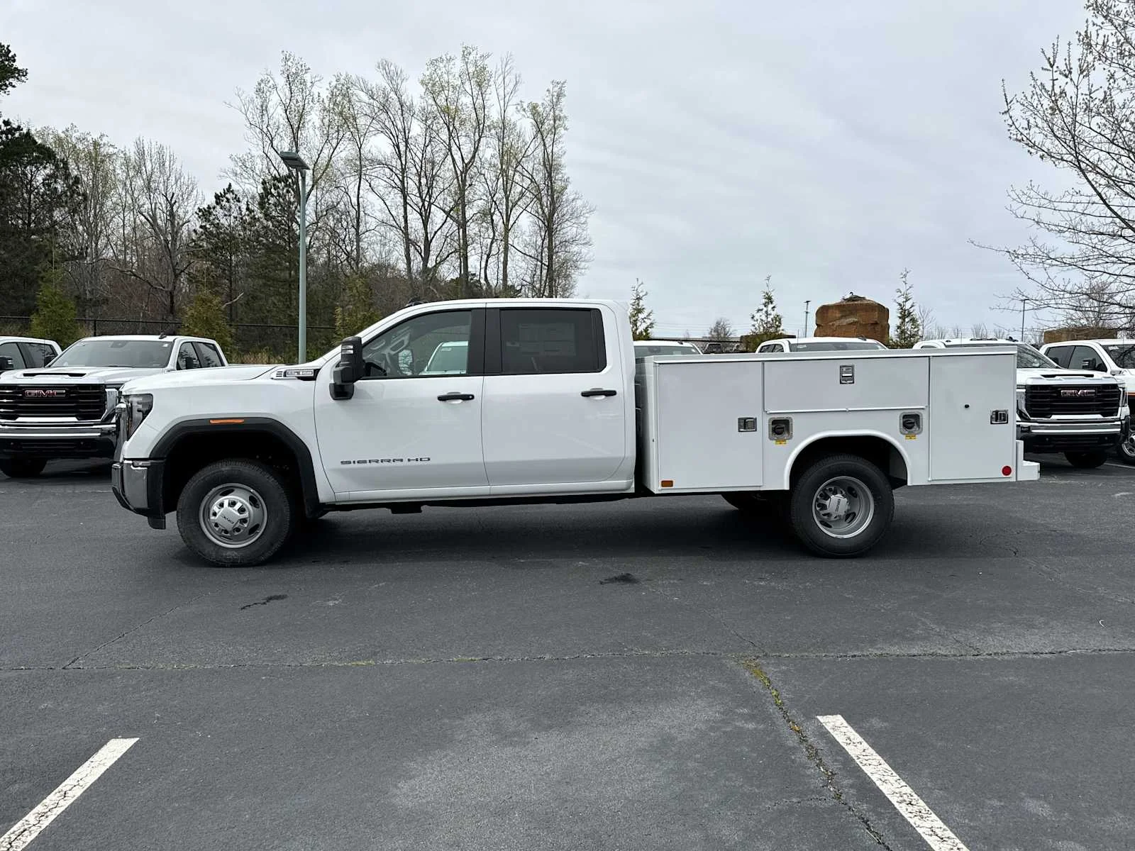 New 2025 Summit White GMC Pro image 4