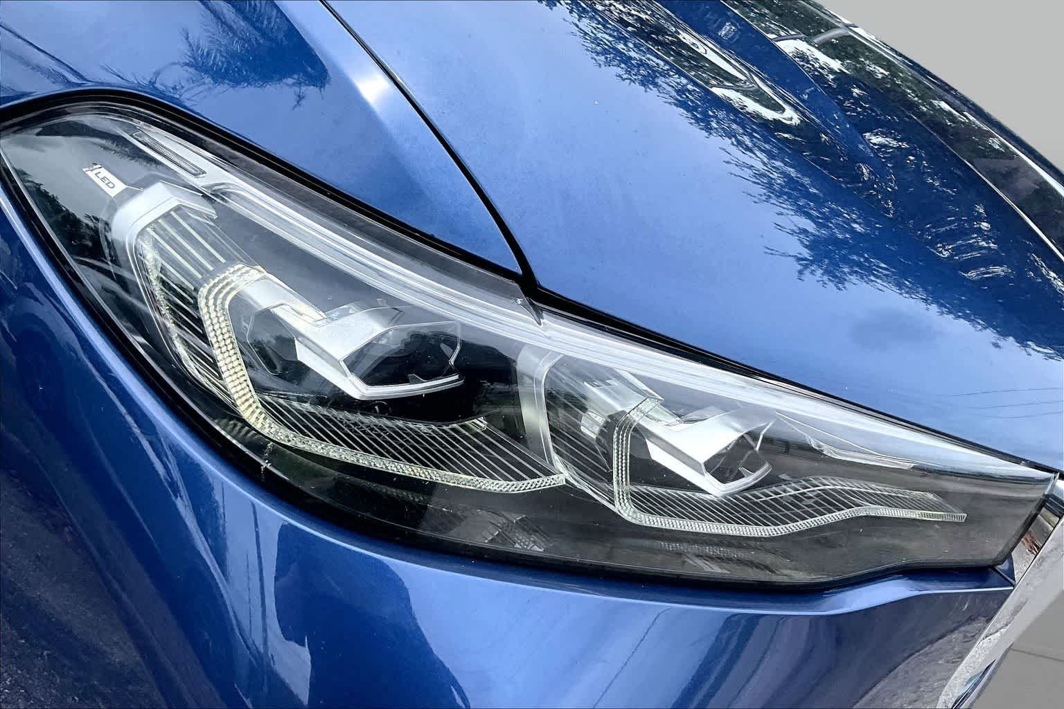 Used 2019 Phytonic Blue Metallic BMW xDrive50i image 27
