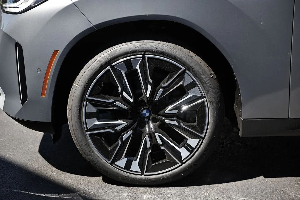 New 2026 Skyscraper Grey Metallic BMW 30 xDrive image 9