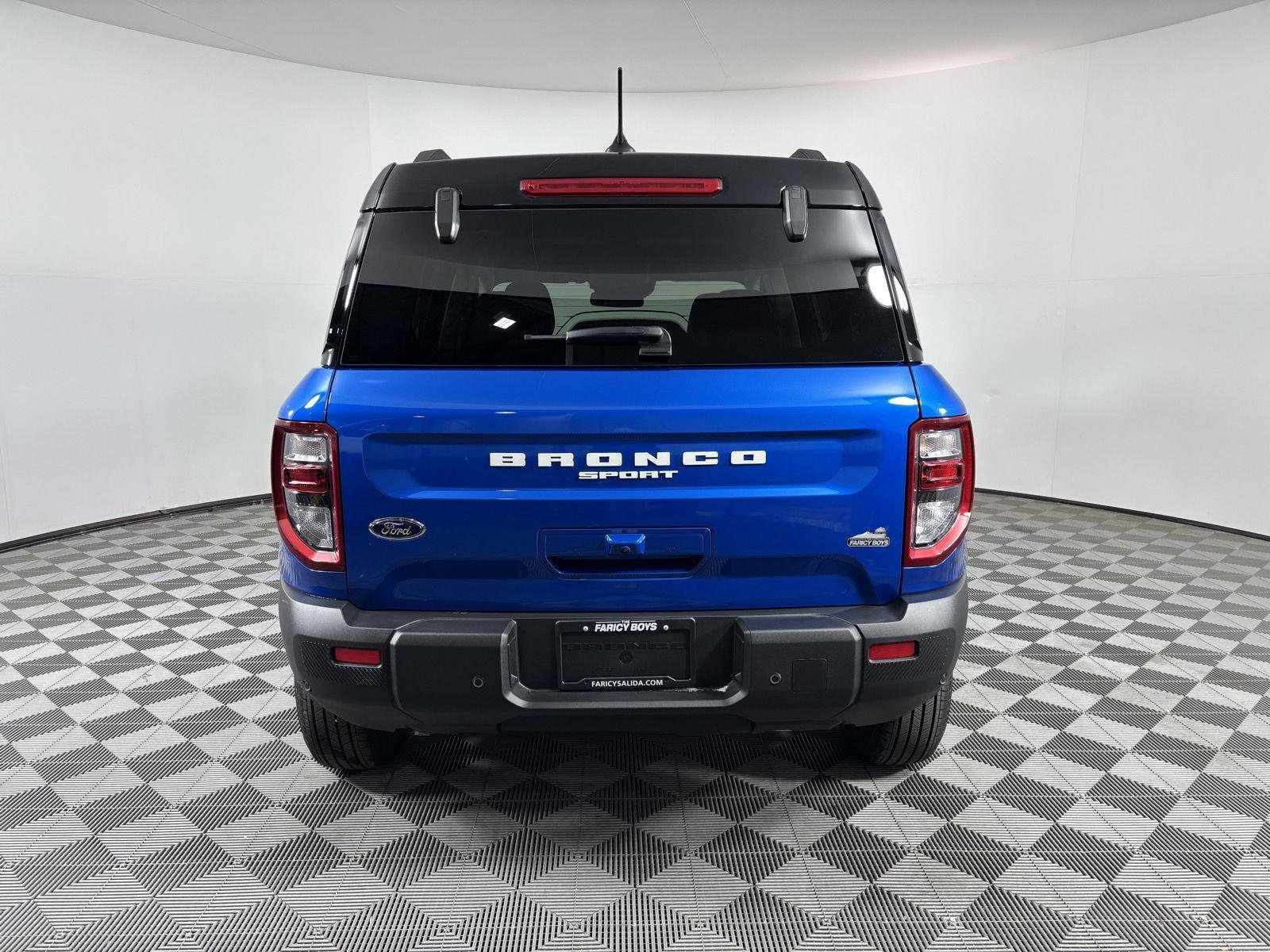 New 2025 Velocity Blue Metallic Ford Outer Banks® image 52