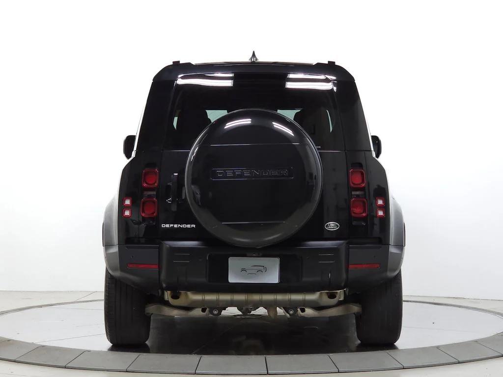 Used 2023 Black Land Rover S image 4