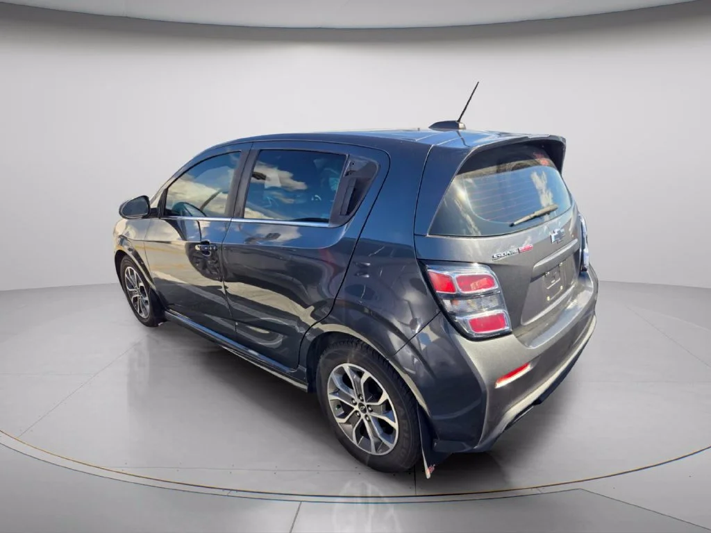 Used 2018 Gray Chevrolet LT image 6
