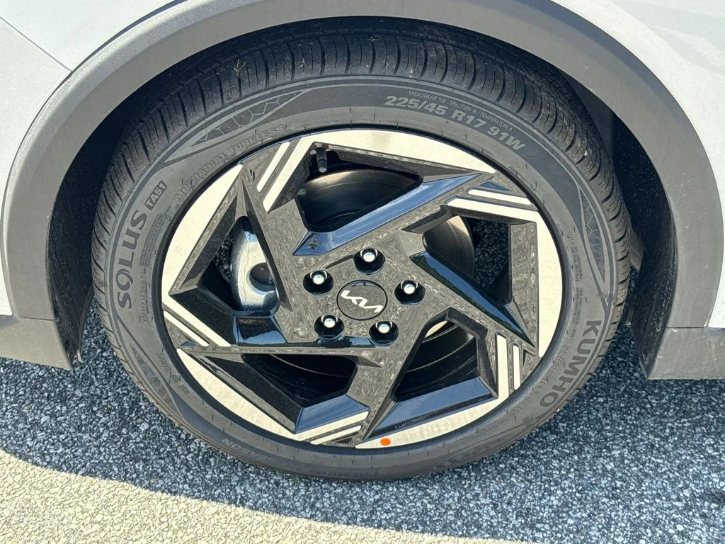 New 2026 Snow White Pearl Kia EX image 11