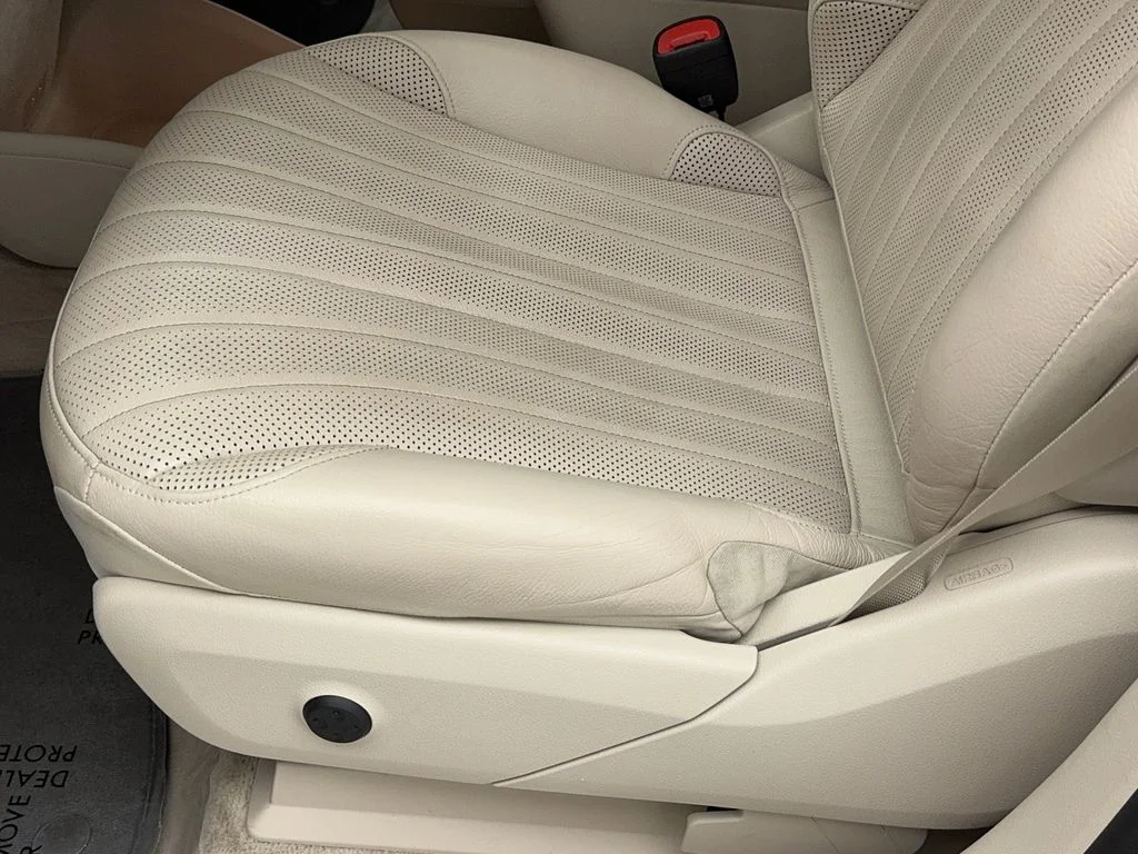 Used 2023 White Mercedes-Benz 450 image 44
