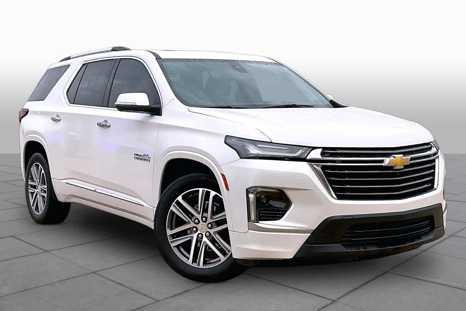 Used 2023 Iridescent Pearl Tricoat Chevrolet High Country image 3