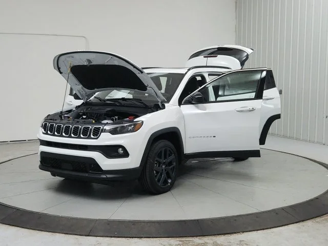 New 2026 Bright White Clear-Coat Exterior Paint Jeep Latitude image 12