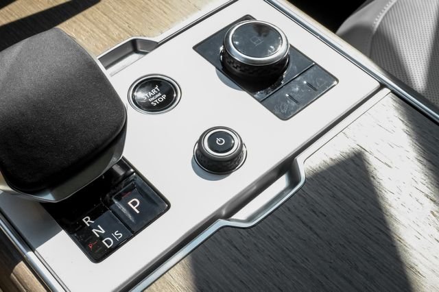 New 2027 Varesine Blue Land Rover SE image 31