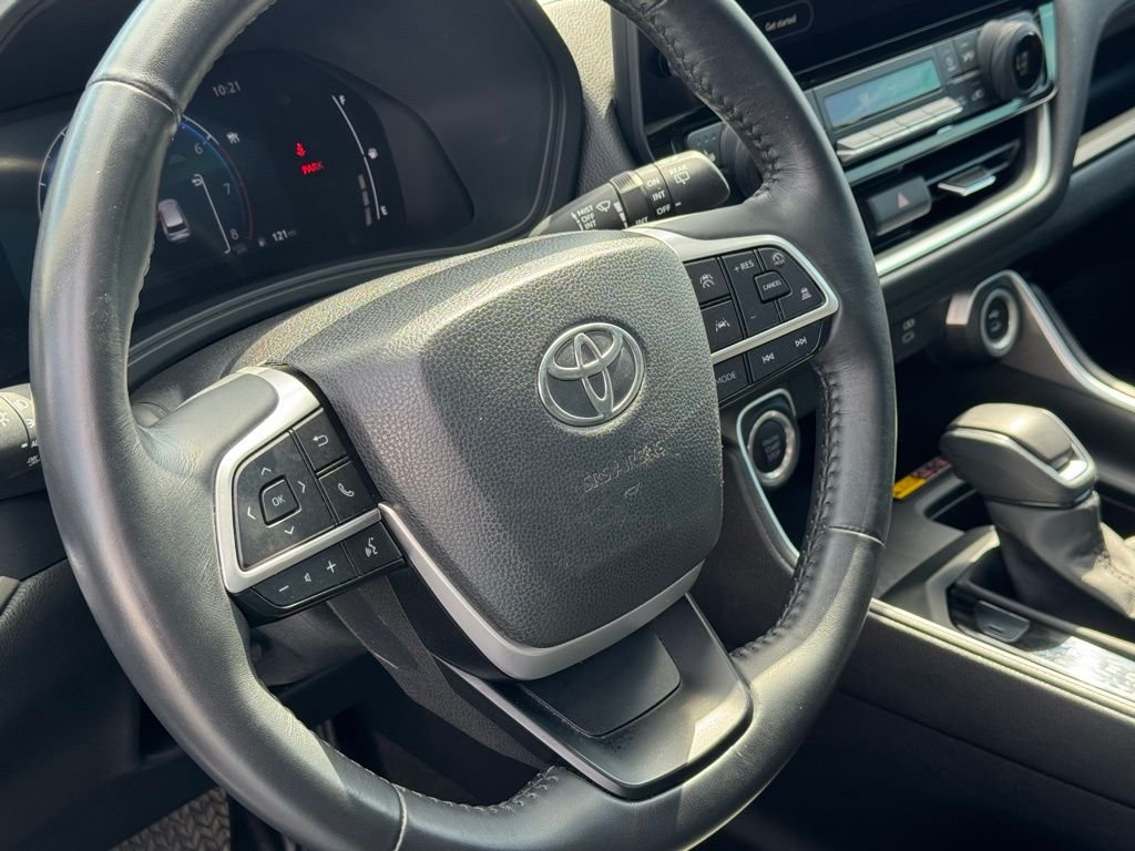 Used 2024 Silver Toyota XLE image 18