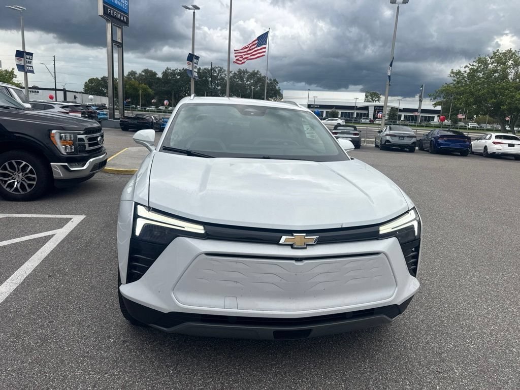 Used 2024 Summit White Chevrolet LT image 2