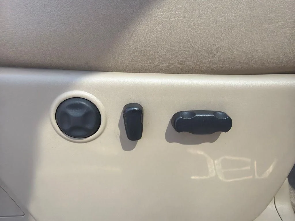 Used 2011 White GMC Denali image 24