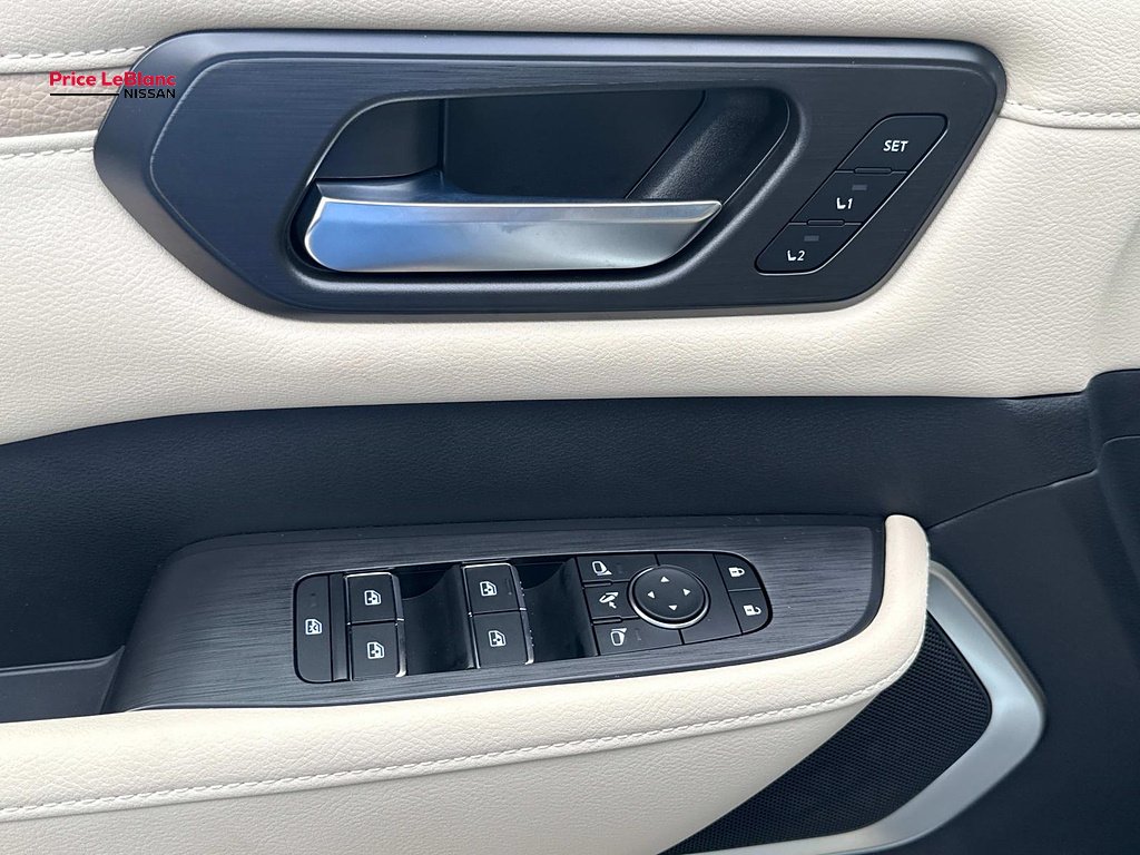 New 2026 Everest White TriCoat / Super Black Two-tone Nissan Platinum Reserve image 13