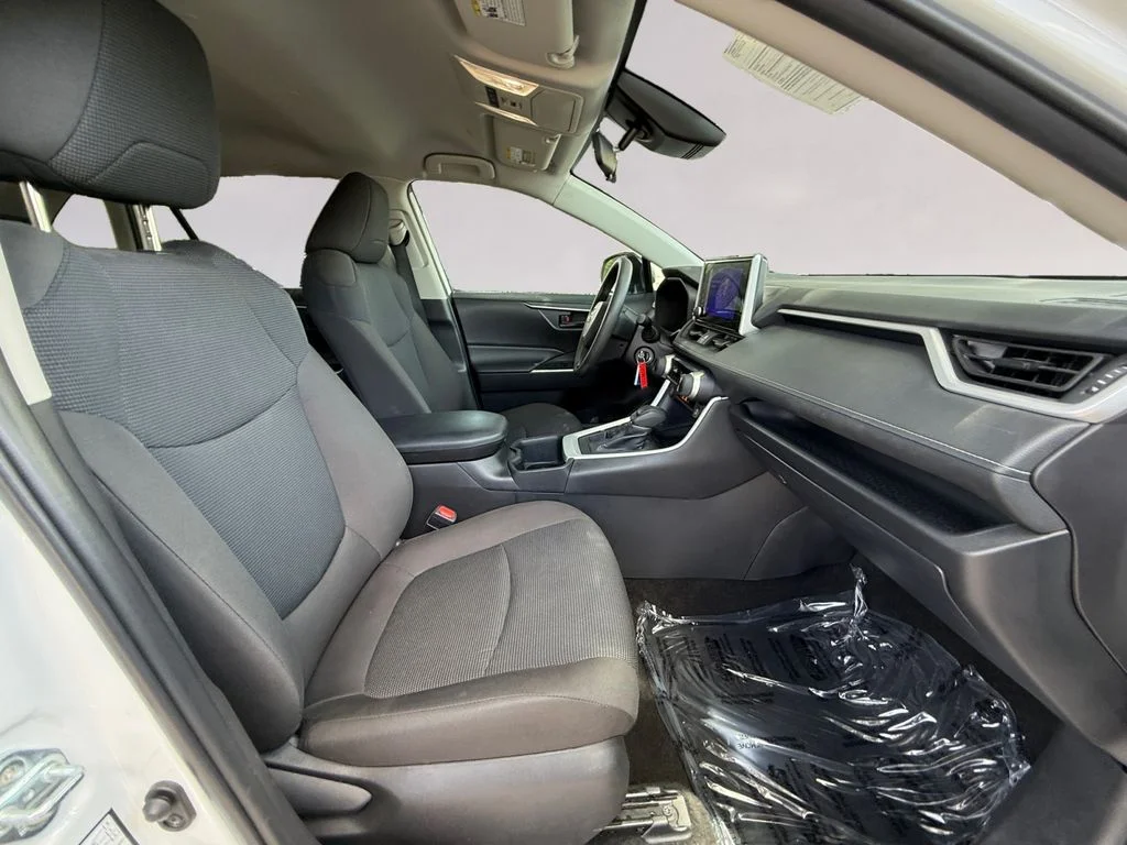 2025 Toyota RAV4 LE - Photo 17