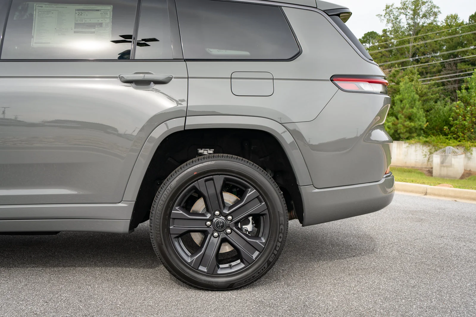 New 2027 Sting-Gray Clear-Coat Paint Jeep Limited Reserve image 6