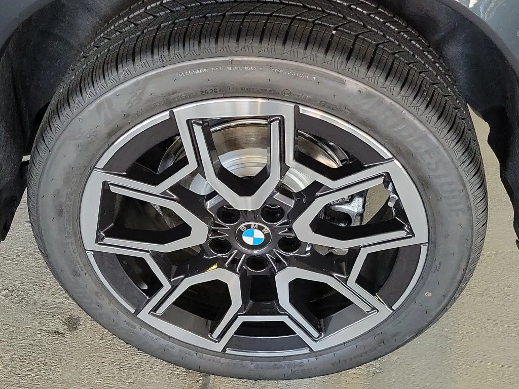 New 2027 Cape York Green Metallic BMW xDrive28i image 7