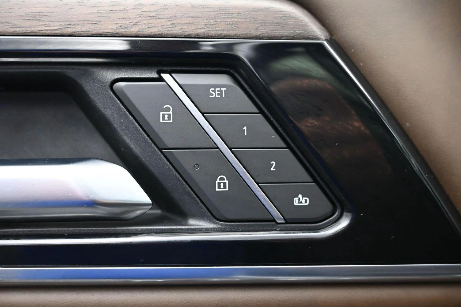 2025 GMC Yukon Denali Ultimate - Photo 27
