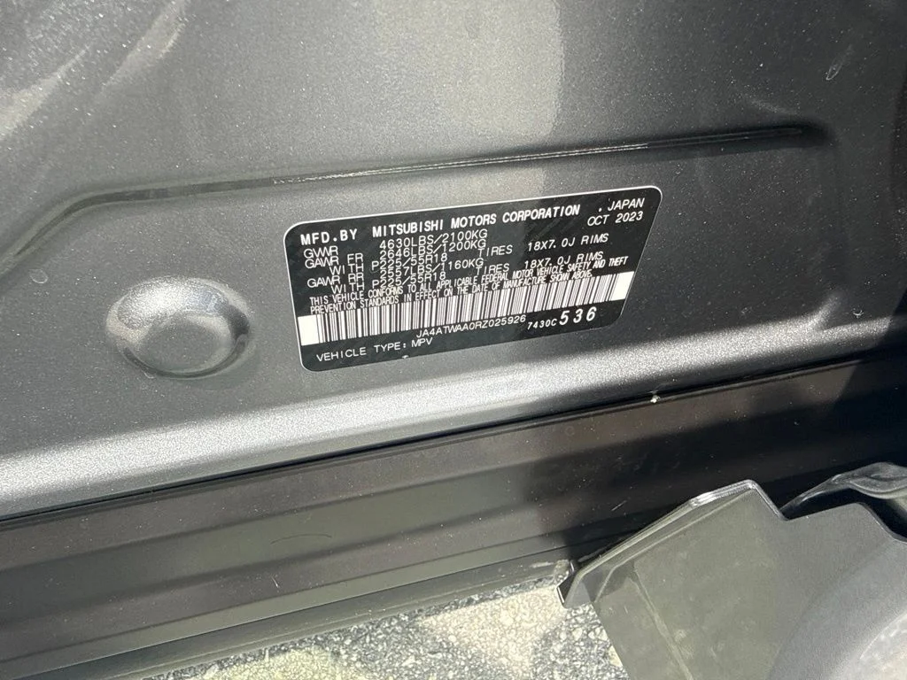 Used 2024 Gray Mitsubishi SEL image 24