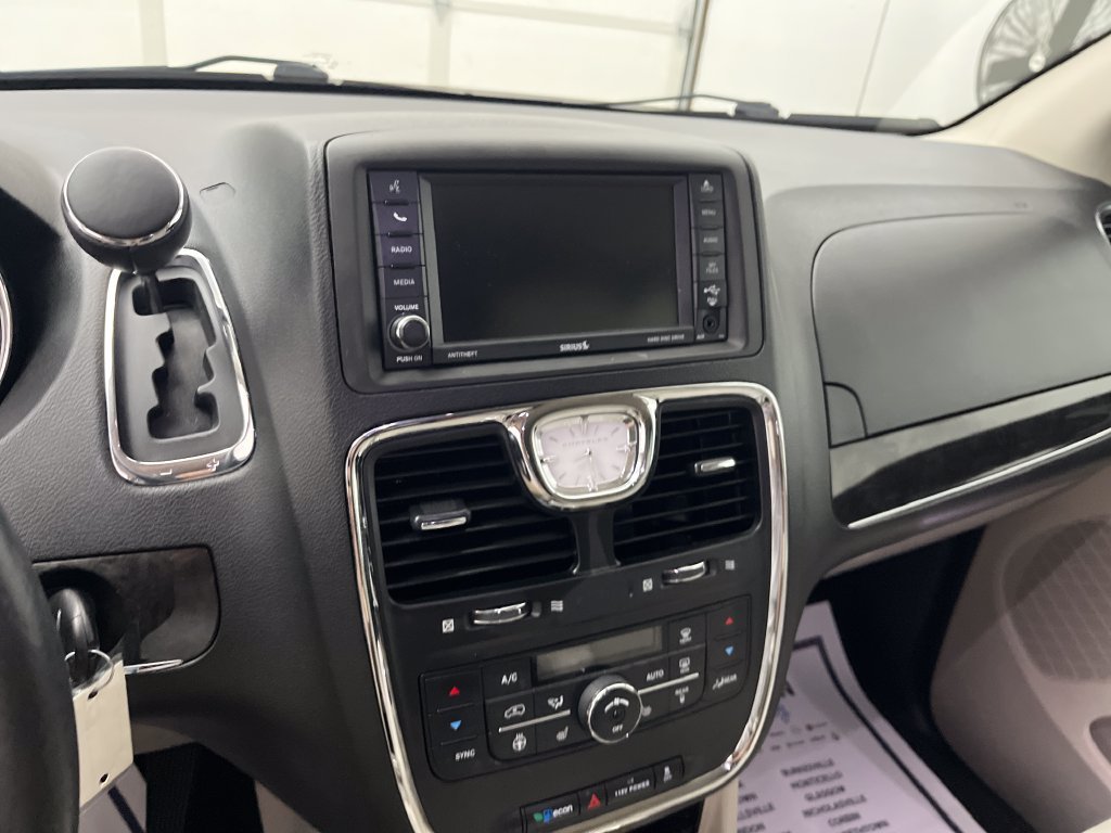 Used 2014 Gray Chrysler Touring-L image 19