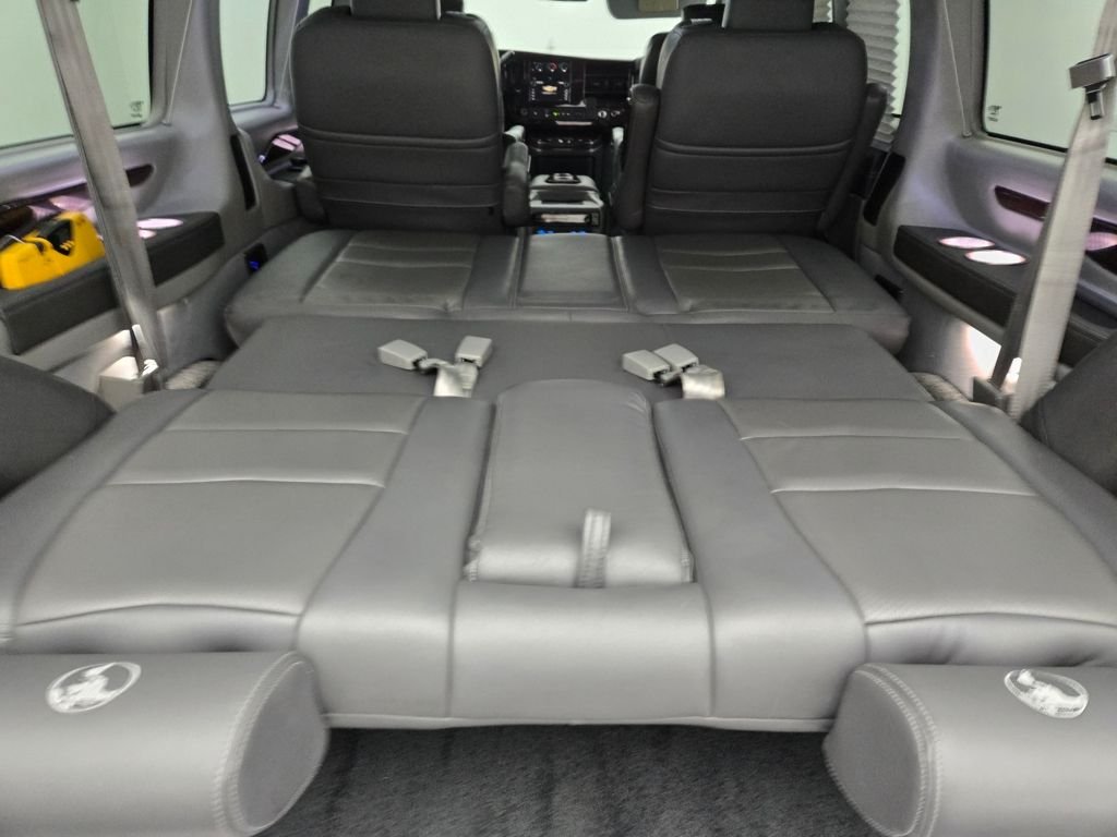 Used 2021 White Fade Chevrolet Explorer Limited SE image 8