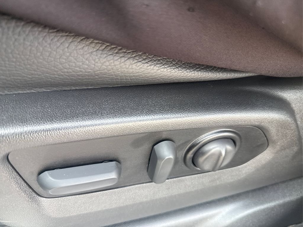 Used 2021 Hunter Metallic GMC Denali image 36