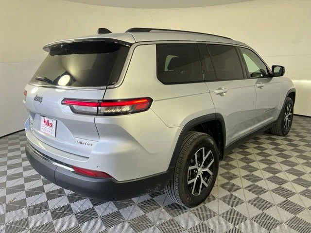 Used 2023 Silver Jeep Limited image 7