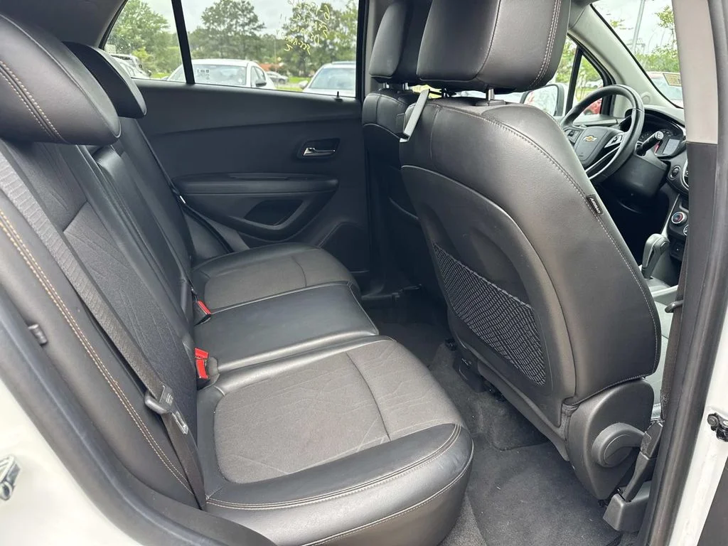 Used 2017 White Chevrolet LT image 9