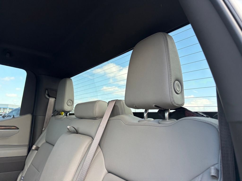Used 2025 White GMC SLT image 25