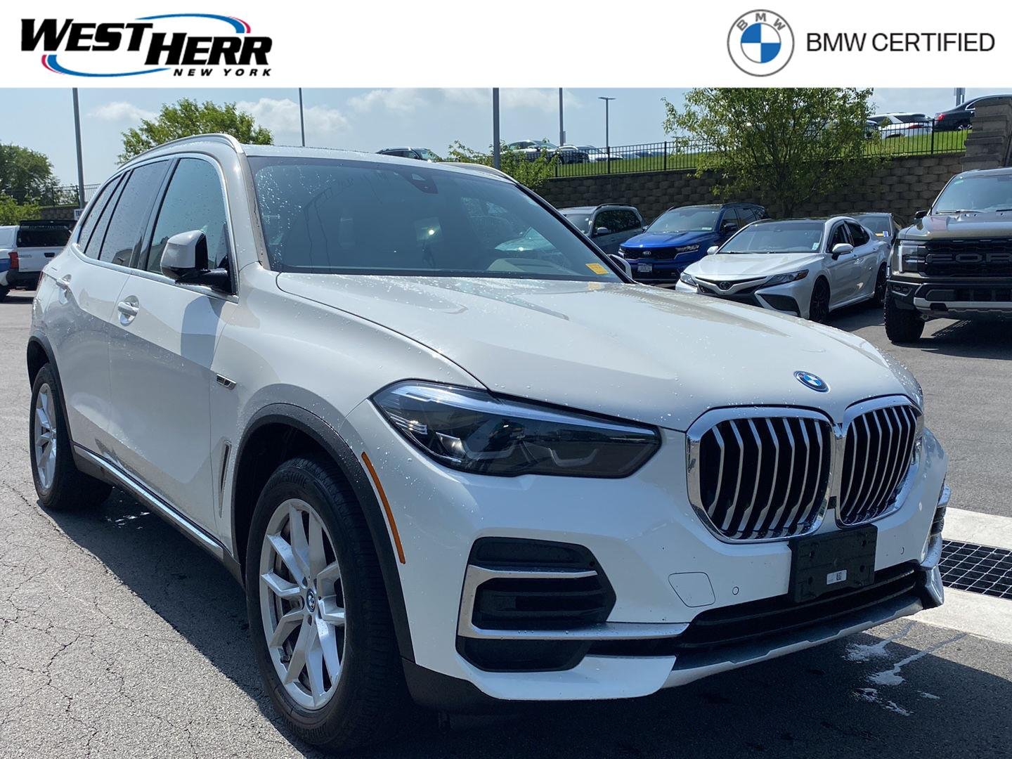 2023 BMW X5 xDrive45e's photo