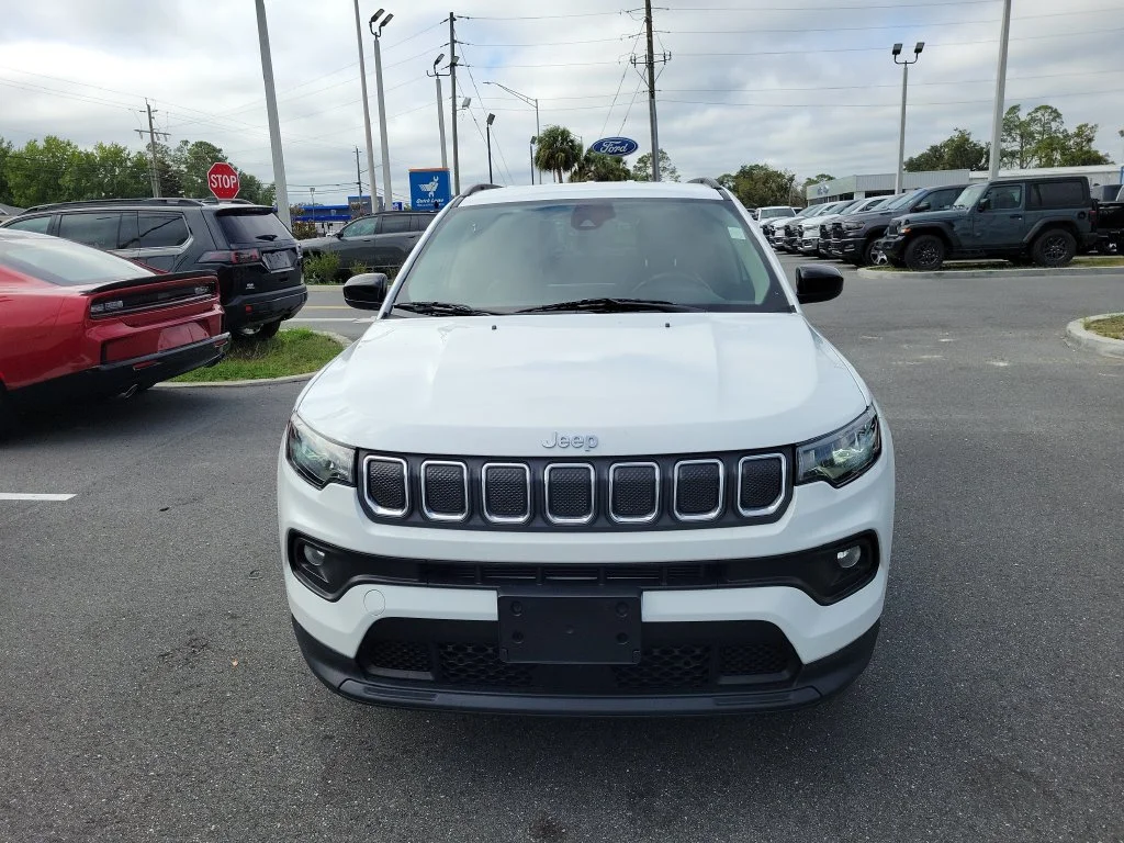 Used 2022 White Jeep Latitude image 6