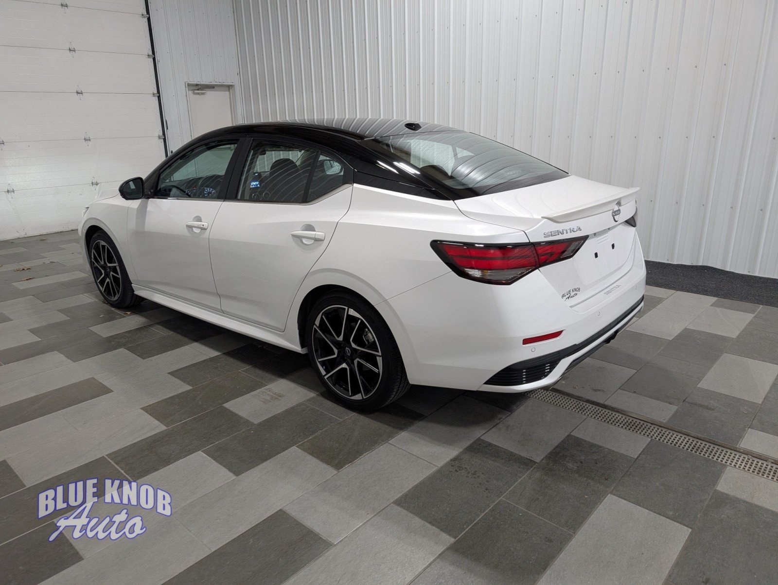 2024 Nissan Sentra SR photo 2