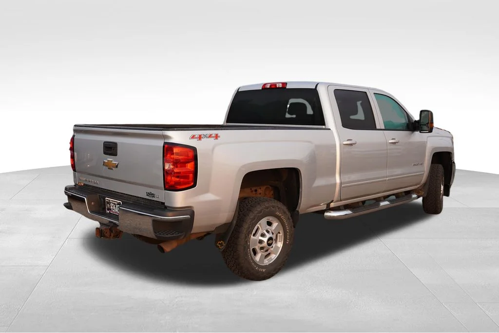 Used 2016 Silver Ice Metallic Chevrolet LT image 3