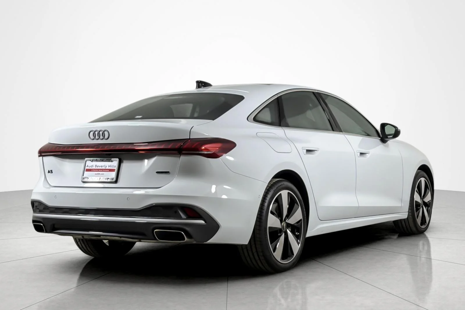 Used 2025 Glacier White Metallic Audi Premium Plus 2.0 TFSI quattro image 5