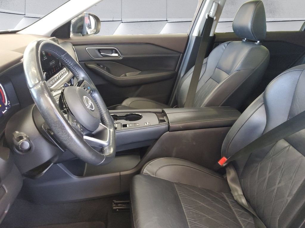 Used 2023 White Nissan Platinum image 7