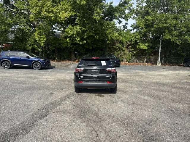 Used 2018 Black Jeep Latitude image 6