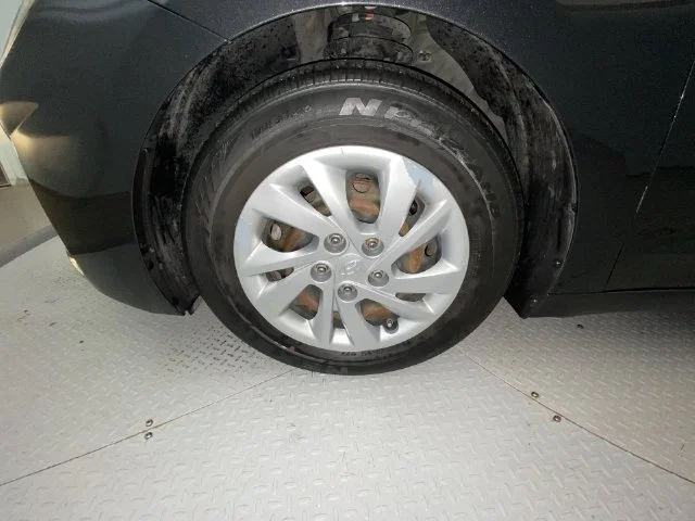 Used 2020 Gray Hyundai SE image 10