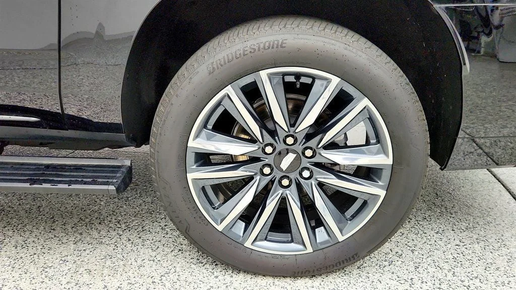 Used 2023 Black Raven Cadillac 4WD 4dr Sport Platinum w/ Super Cruise & Power Assist Steps image 9