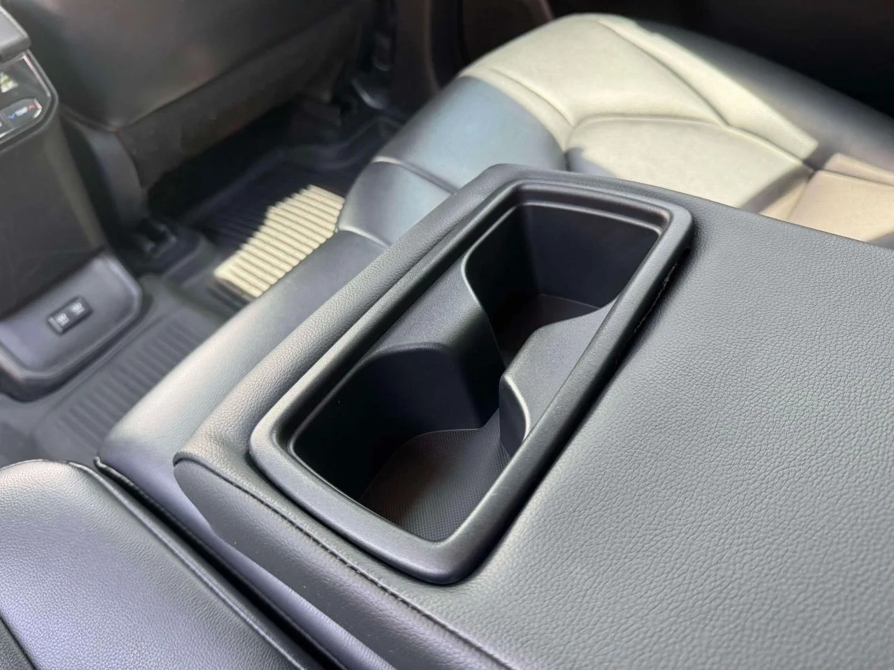 Used 2020 Midnight Black Metallic Toyota XLE image 17