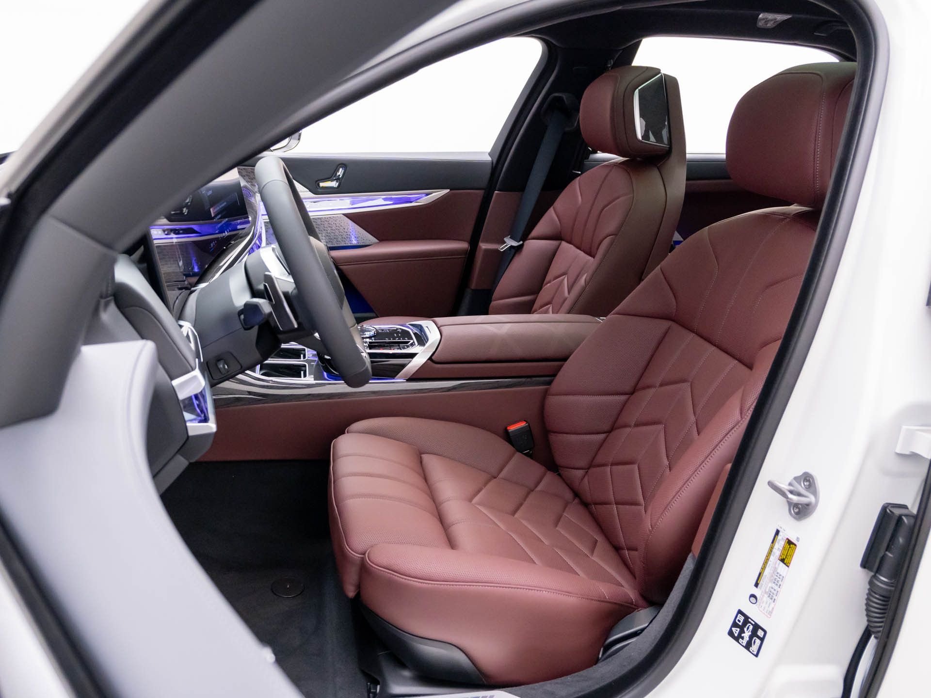 New 2026 Alpine White BMW 760i xDrive image 15