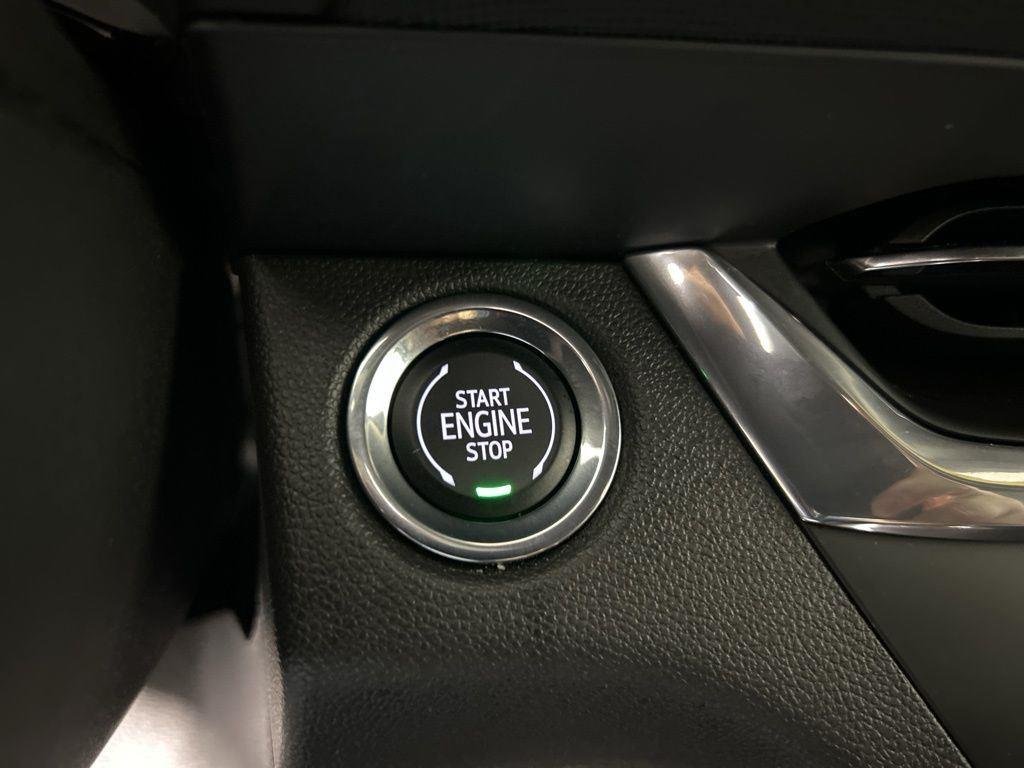 Used 2025 Summit White Buick Preferred image 22