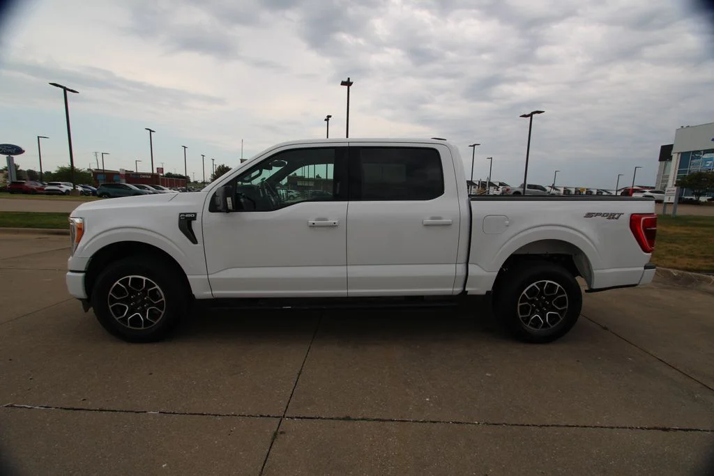 Used 2023 Oxford White Ford XLT image 19