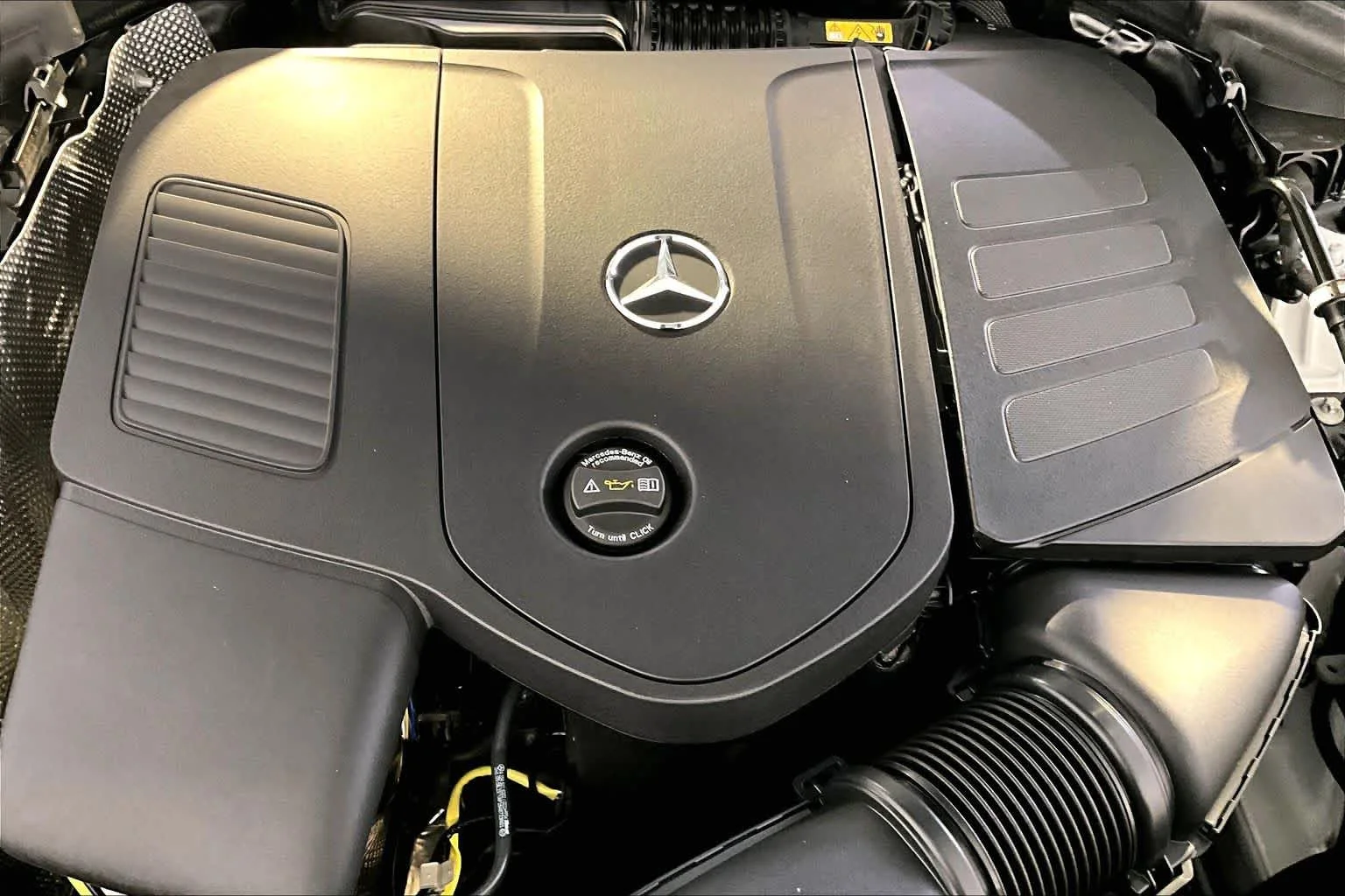 New 2026 MANUFAKTUR Moonlight White Metallic Mercedes-Benz GLC 300 image 15