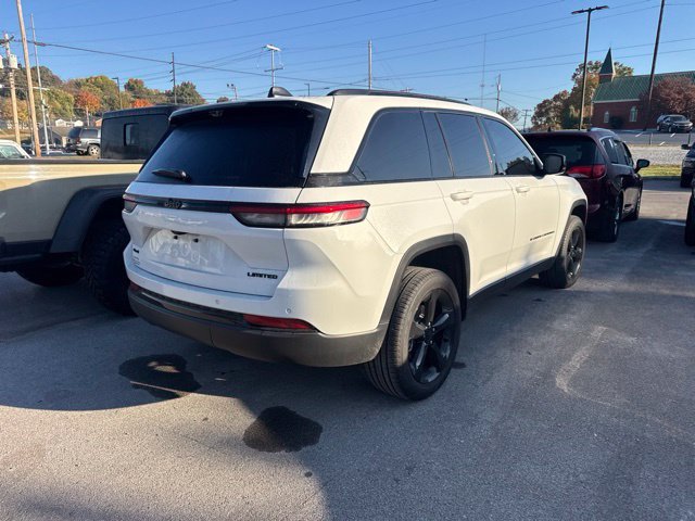 Used 2025 White Jeep Limited image 4
