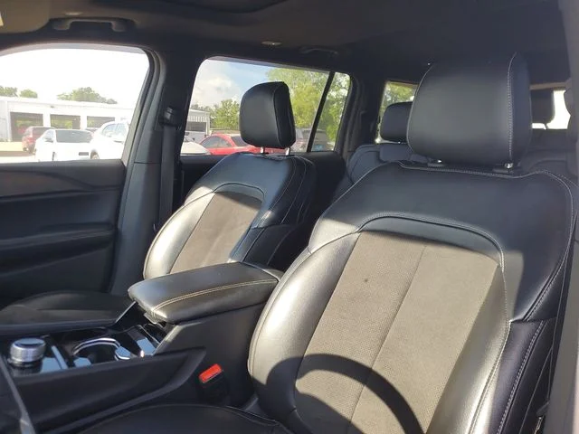 Used 2023 Black Jeep Altitude image 16