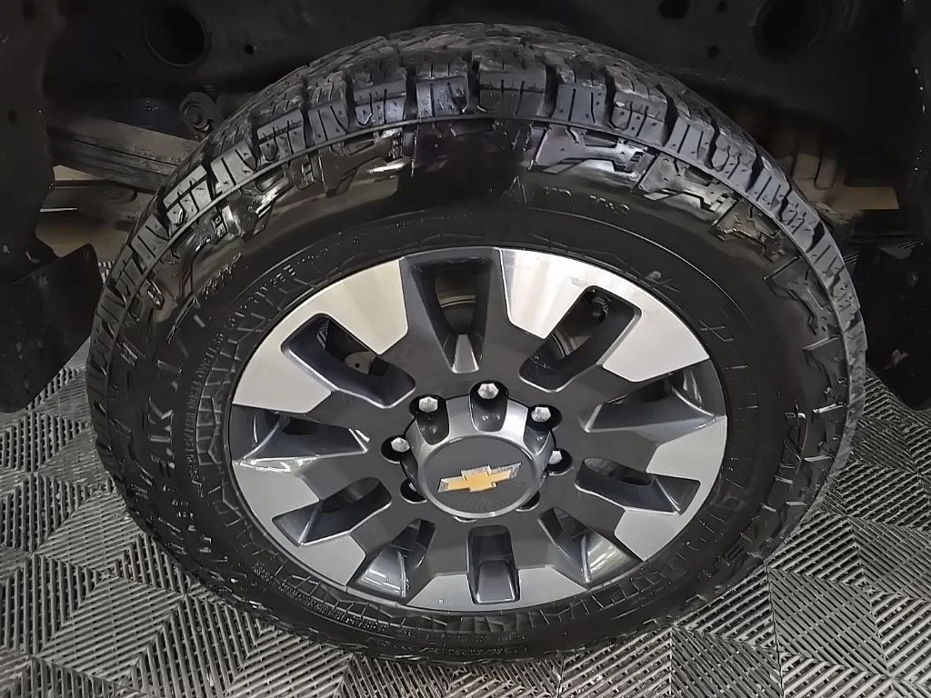 Used 2021 White Chevrolet Custom image 13