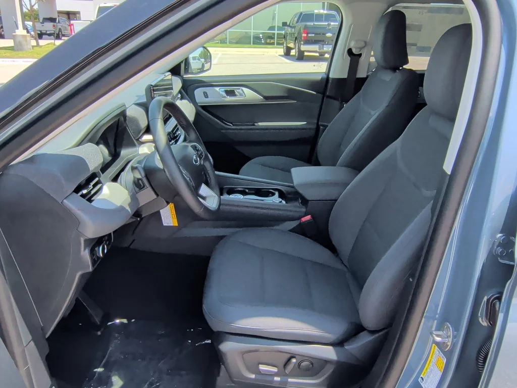 Used 2026 Vapor Blue Metallic Ford Active image 12
