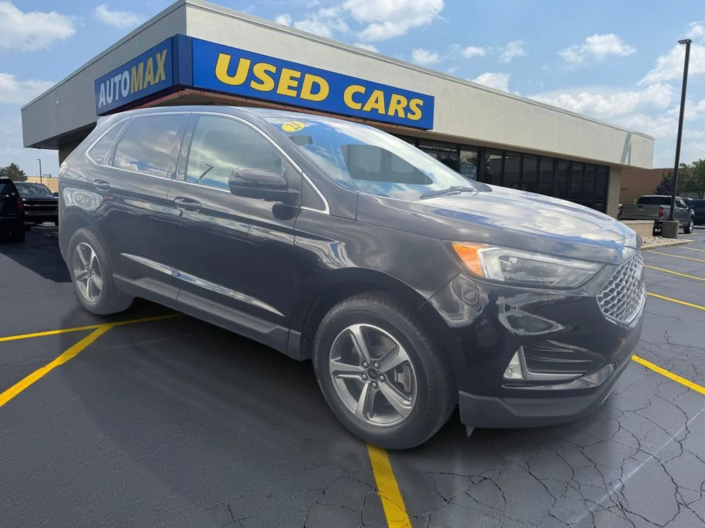 Used 2023 Black Metallic Ford SEL image 4