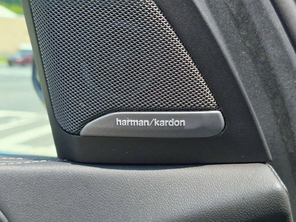 Used 2025 Black BMW xDrive40i image 18