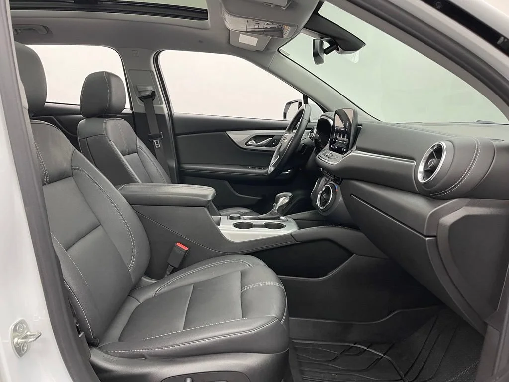 Used 2024 Summit White Chevrolet 3LT image 33