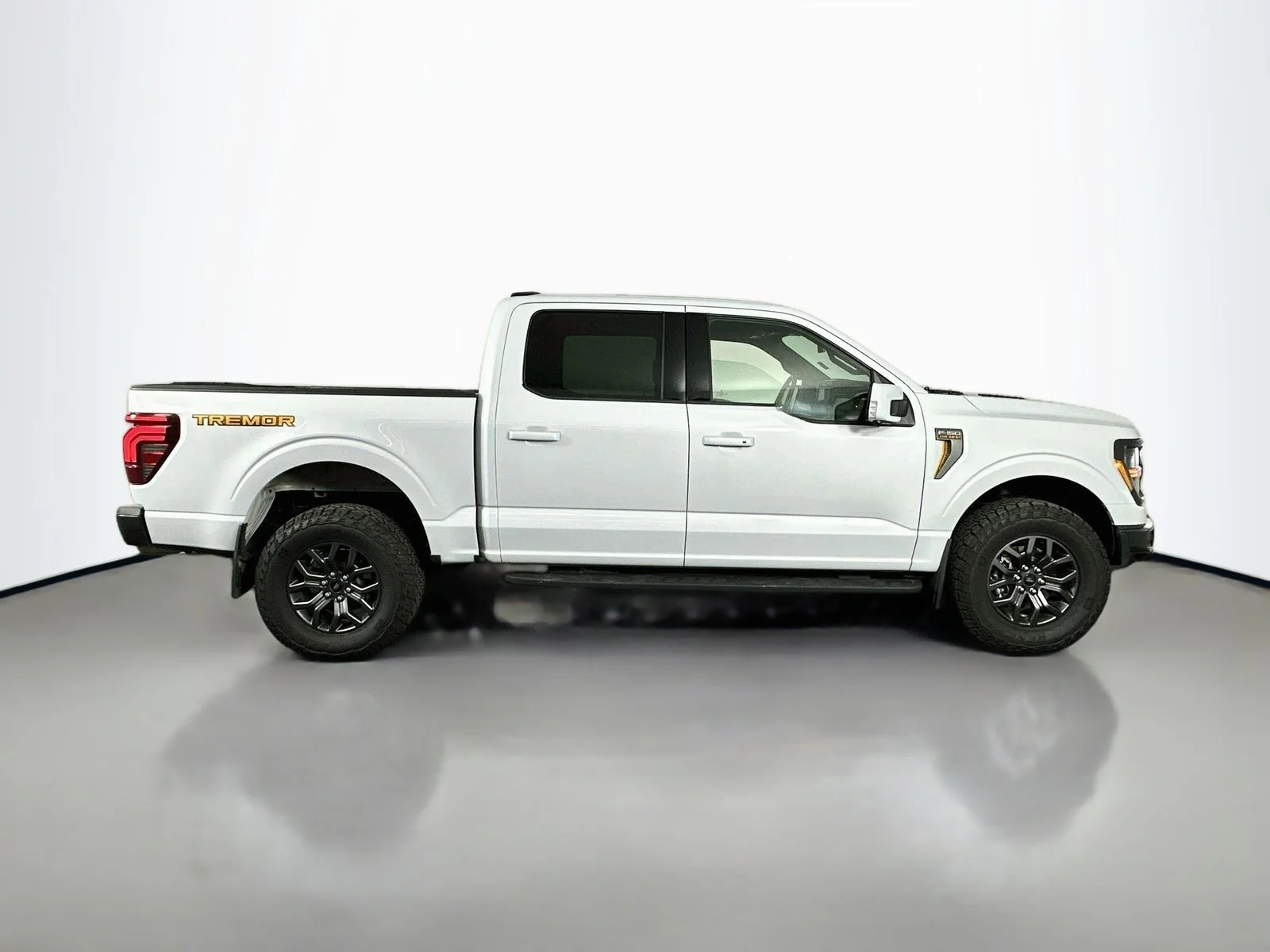 Used 2025 White Ford Tremor image 9